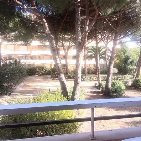 Plage, Entier , Piscine,parking,plage à 200m *