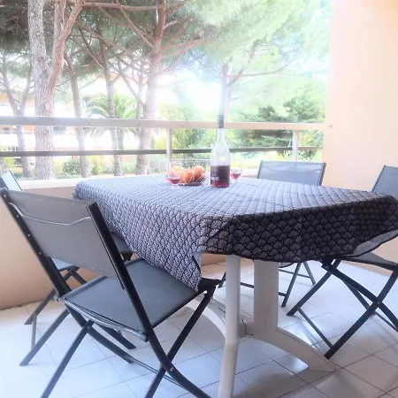Plage, Entier , Piscine,parking,plage A 200m Apartment Frejus