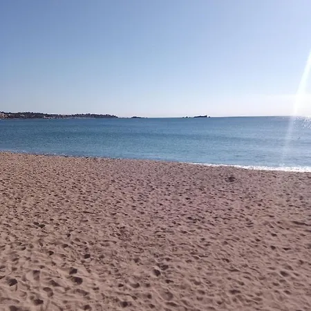Plage, Entier , Piscine,parking,plage à 200m *